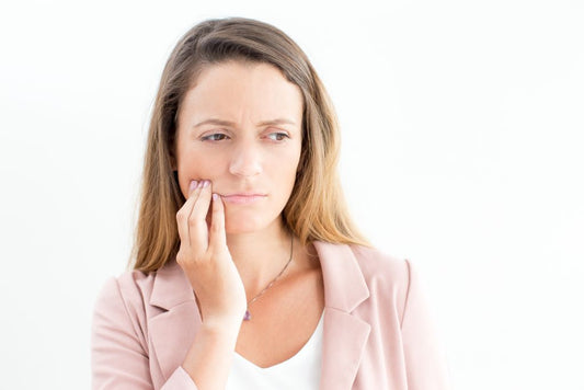 Understanding Tooth Sensitivity: What Causes It and How to Manage? 🦷❄️